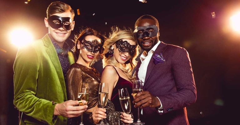 masquerade-theme-party-guests